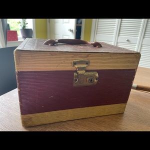 1940’s Vintage Vanity Case Make Up Handle Box